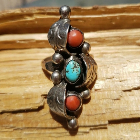 Vintage Jewelry - Vintage Turquoise Coral Sterling Silver Ring S7